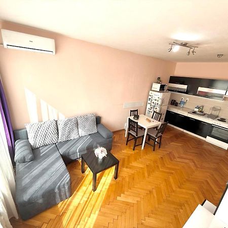 Lovely City Center 1Bd, 1Bt Apartment صوفيا المظهر الخارجي الصورة